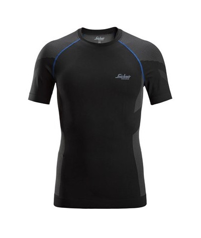 In Motion short-sleeved seamless base layer